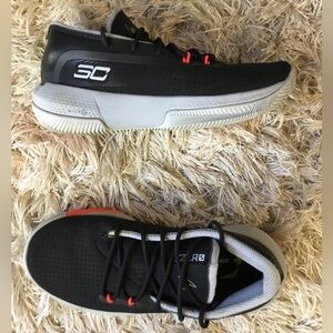 UNDER ARMOUR Boys size 5 Y SC 3 ZERO RUNNING SNEAKER SHOES